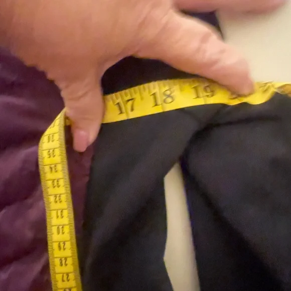 32 Degrees Women's Two-Tone Quilted Puffer Jacket - Burgundy and Black - Picture 6 of 7